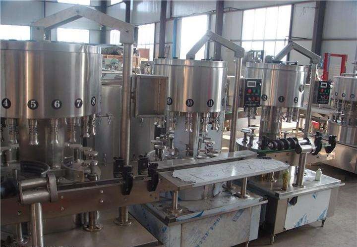 全自動白酒灌裝設(shè)備